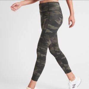 Athleta Camo Centender Leggings 7/8 M